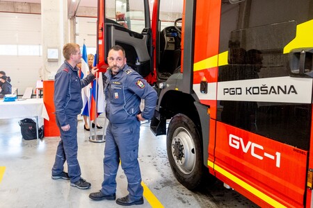 OBČINA PIVKA PREDAJA VOZILA GVC-1 PGD KOŠANA 6.5.2025 - Valter Leban-1878